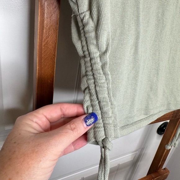 Girls Butterfly graphic crop top - Picture 2 of 4